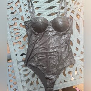 Women’s gorgeous snakeskin body suit bustier sexy going out size M fitted